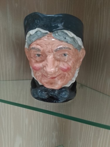 Vintage royal doulton large - royal,