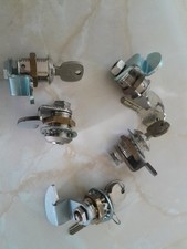 5 LOCKS WITH KEYS FOR