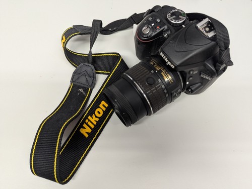 Nikon d3300 with lens - with,