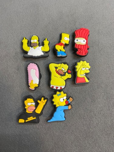 Crossed shoe charms clog