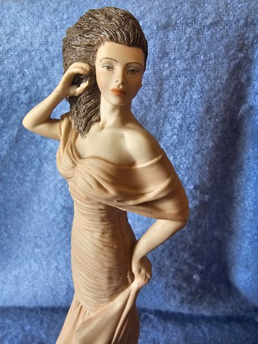 Wedgwood porcelain figurine - ,
