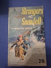 Strangers at Snowfell (Armada paperbacks for boys and girls) - Saville, Malcolm
