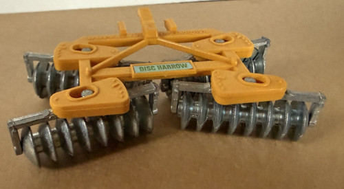 Britains disc harrow 1976 - britains,