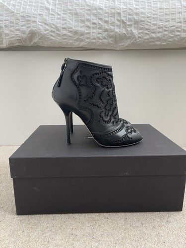 Luxury black embroidered peep - black,