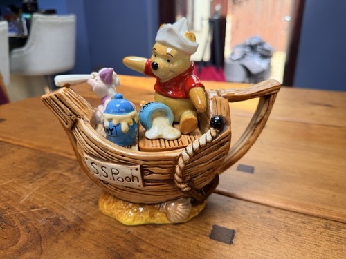 Captain pooh disney showcase - captain,