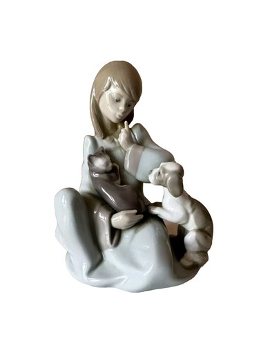 Lladro cat nap - figurine, 5640