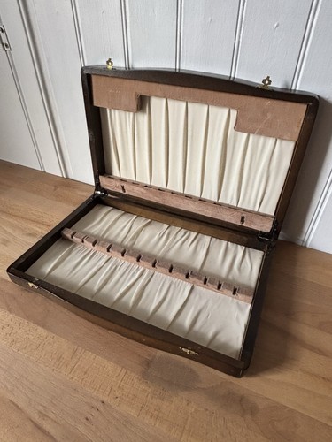 Empty vintage wooden dinner - empty,