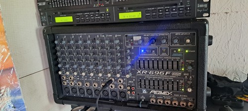 Peavey mixer amplifier - ,