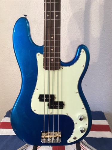 Vintage bass guitar - vintage, (v4