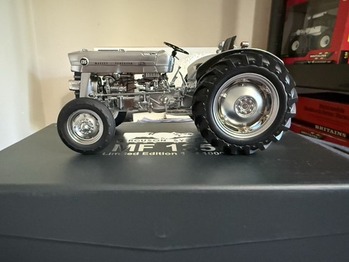 Universal hobbies massey - universal,