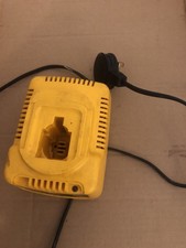 dewalt de9130 7.2v to 18 volt push in battery 30 min charger used free post