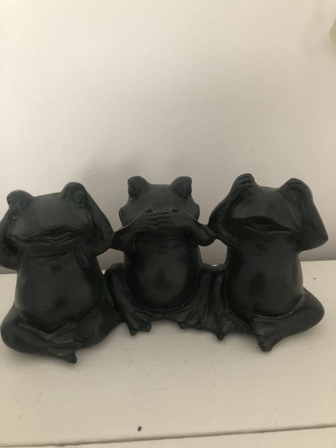 Three little frogs - little,