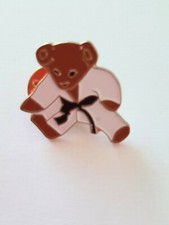 KARATE JUDO BLACK BELT TEDDY  PIN BADGE-VINTAGE