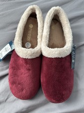 LADIES BURGANDY SLIPPERS