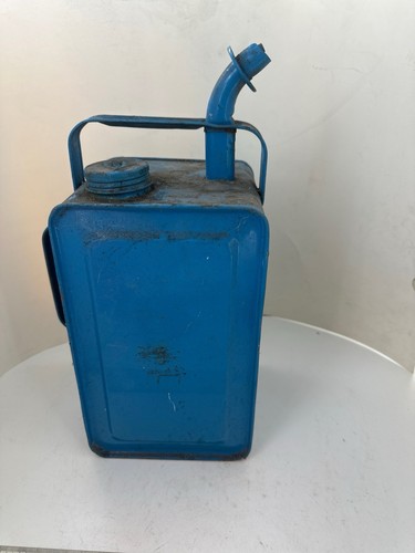 Metal paraffin can pouring - can,