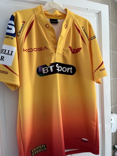 Llanelli scarlets away - away, rugby
