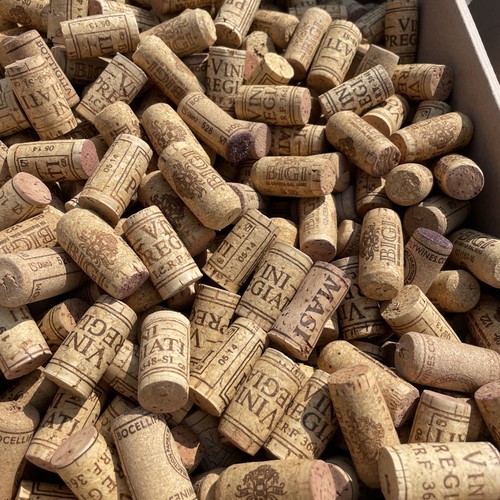 Corks from 600 wine bottles