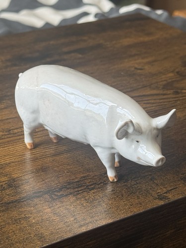 Beswick wall queen ceramic pig - wall,