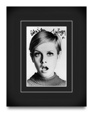 Twiggy Lawson Hand Signed 10x8