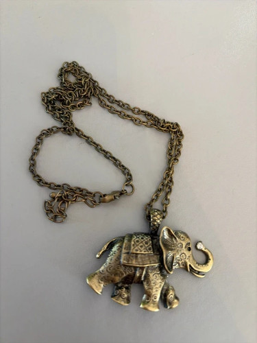 Elephant pendant necklace
