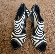 Womens Love Lables Black and