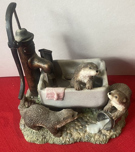 Vintage otters leonardo - by,