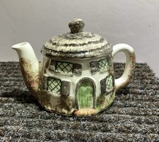 Thatched Cottage Decorative Small Teapot. MADE IN DEVON. ENGLAND.