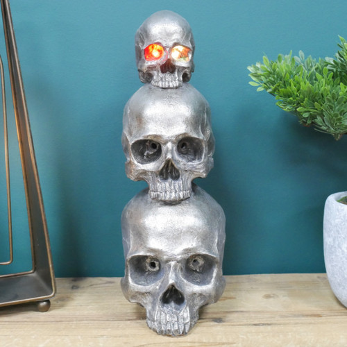 Three skull tower ornament - three,
