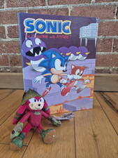 Sonic The Hedgehog & Tails Vintage ring binder folder plus Knuckles keyring 1991