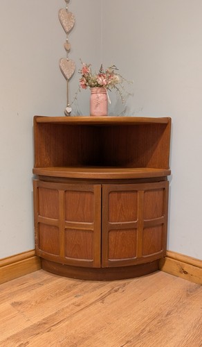 Retro mid century - mid,