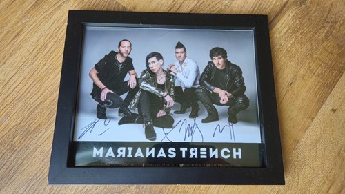 Marinas trench signed - trench,