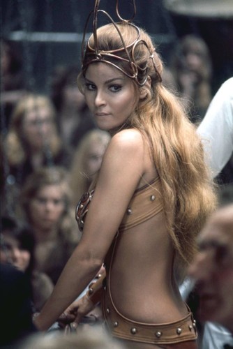 Raquel welch glossy photo - raquel,