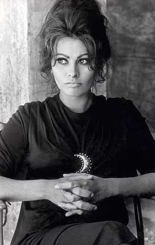 Sophia loren s classic - sophia,