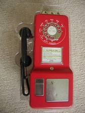 GRANDMA WILD'S PAYPHONE BISCUIT TIN