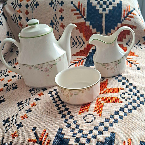 White floral porcelain - white, coffee