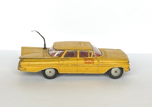 Corgi toys 221 chevrolet - toys,