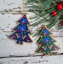 Set x 2 Folk Art Wooden