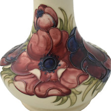 Moorcroft Pottery Anemone Lamp