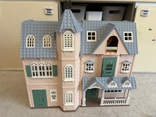 Sylvanian Families Deluxe Celebration Home With Lift & Accessories