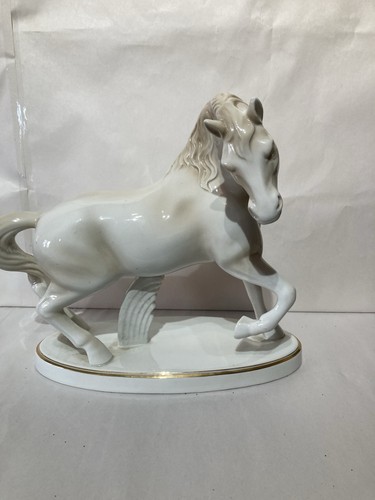 Fairly good size horse ceramic - fairly,