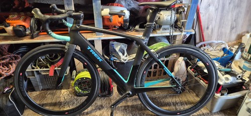 Trek madone road aero bike - 9.,