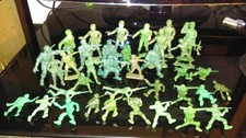 Vintage Large Army Men Soldiers Plastic Made In Hong Kong Mix (Various Sizes)