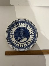 Commemorative Plate   Queen Elizabeth  11 Golden Jubilee  Wedgewood.  Daily Mail