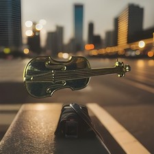 Vintage Gold Tone Violin Brooch. Musical Instrument. Y15 106