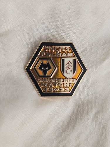 Wolves fulham football pin - wolves, v
