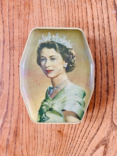 Fab vintage 1953 queen - vintage,