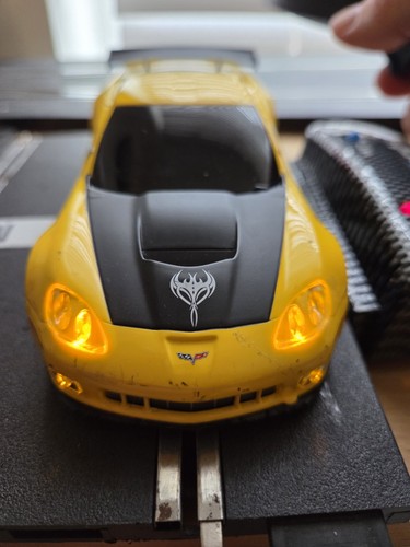 Scalextric yellow corvette c6r - yellow,