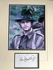 IAN LAVENDER - LATE GREAT DADS ARMY ACTOR  - SUPERB SIGNED PHOTO DISPLAY