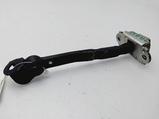 824303VV0A door retainer for