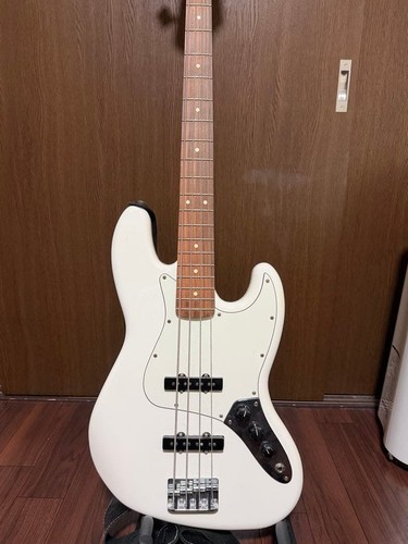 Fender jazz bass - made, in
